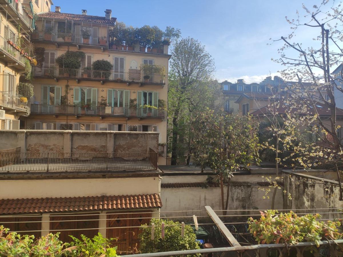 Appartamento Su Cortile Magico Turin Bagian luar foto