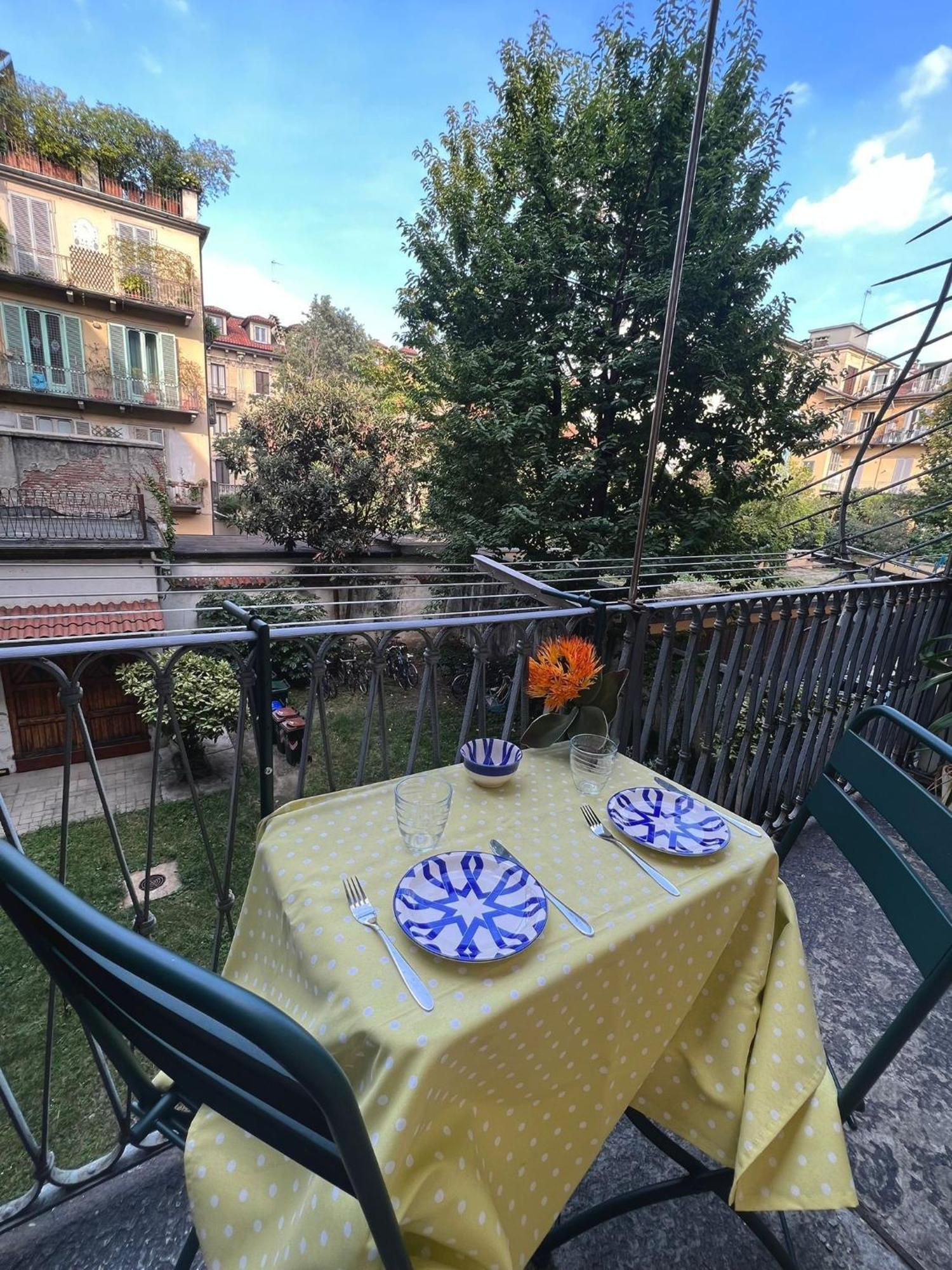 Appartamento Su Cortile Magico Turin Bagian luar foto